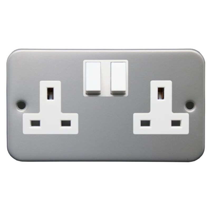Double Socket Switched 2 Gang Metal Clad 390940
